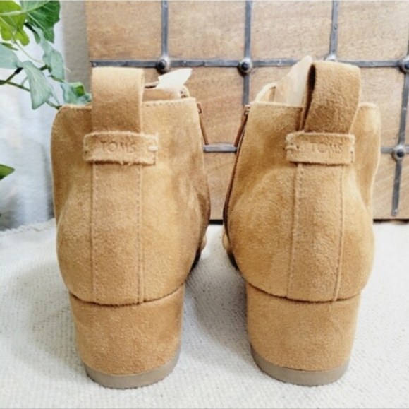 Toms Taupe Suede Heeled Ankle Boot size 5.5 Brown - Picture 4 of 9